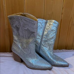 Crown Vintage Sparkle Western Boots. Size 9. Excellent condition.